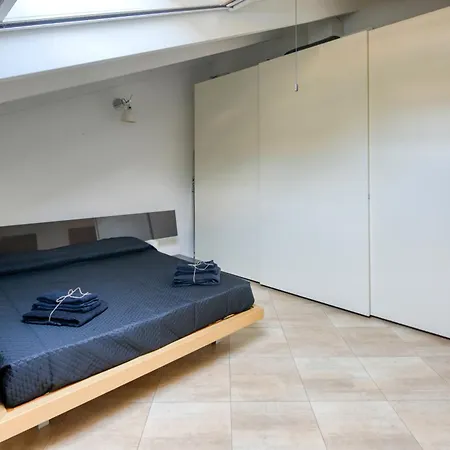 Luminosa E Accogliente Mansarda Lägenhet