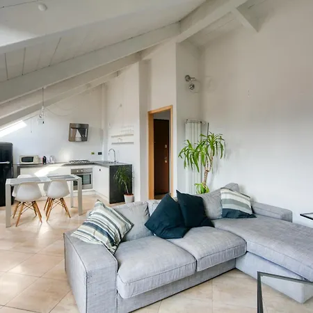 Apartamento Luminosa E Accogliente Mansarda