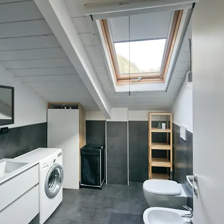 Luminosa E Accogliente Mansarda Turín